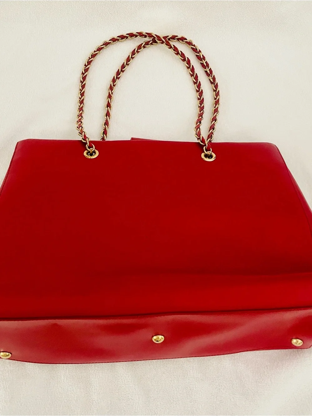 Salvatore Ferragamo Red Vara Bow Chain Shoulder Bag with Gold Hardware